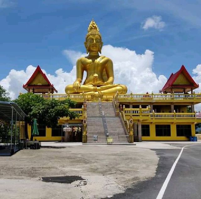 พักใจ ไปวัด 