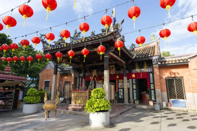 Отели рядом с достопримечательностью «Sungai Nibong Gospel Hall»