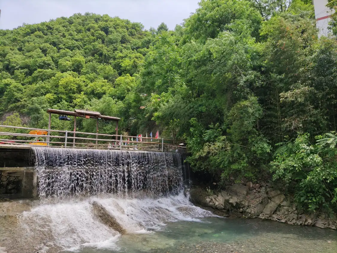Hotels near Xunyang County