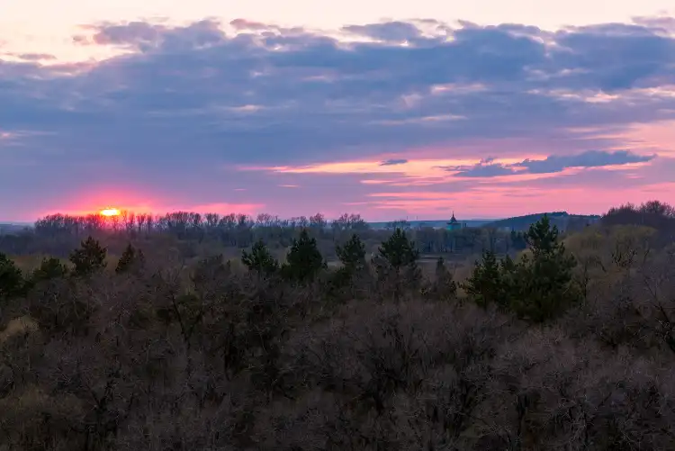 فنادق في مديرية بين