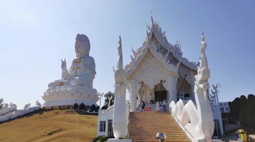 Wat Huay Pla Kang: Goddess of Mercy Chiang Rai