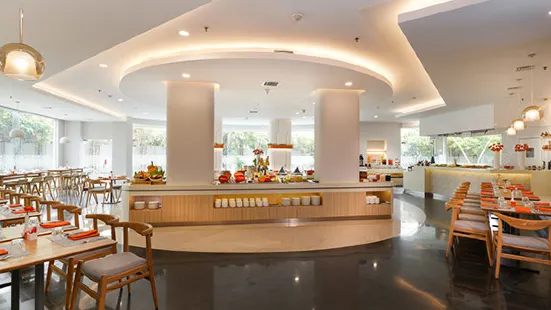 HARRIS Cafe - HARRIS Hotel Tebet