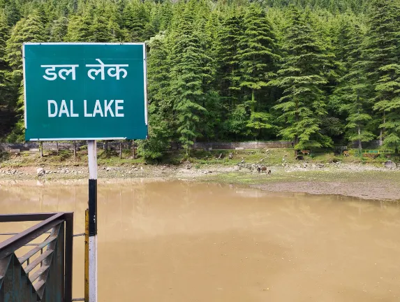 एन्नन माता मंदिर और जलप्रपात周辺のホテル