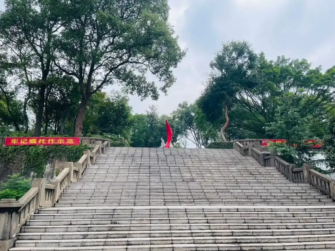 天竺山公園附近的飯店