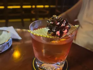 July lounge WHISKEY & COCKTAILS BAR
