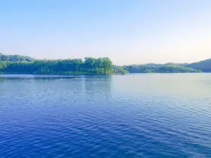Honghua Lake