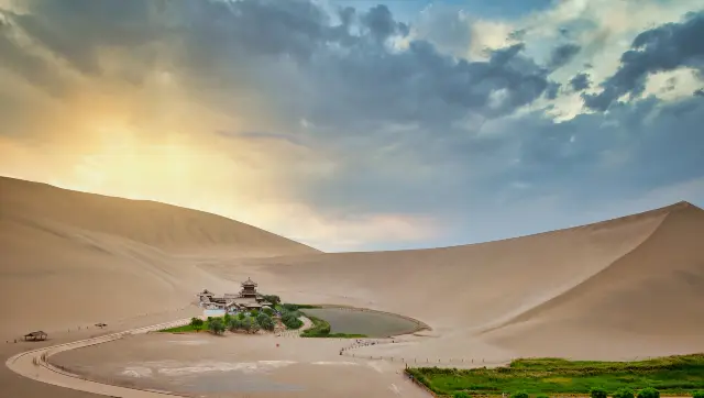 Sunrise Sightseeing in Dunhuang