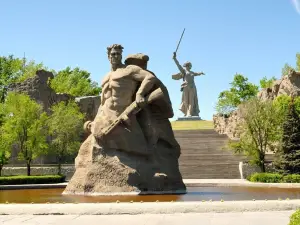 «Героям Сталинградской битвы» на Мамаевом Кургане