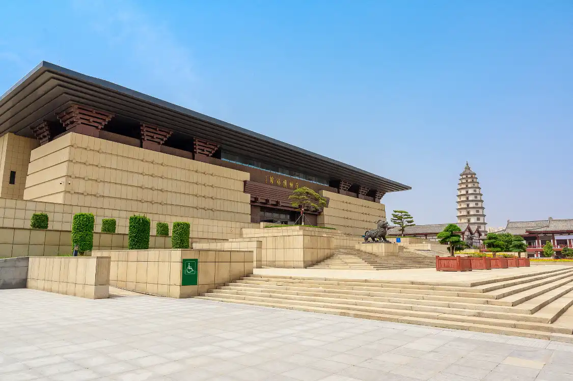 Hotels near Dingzhou Museum