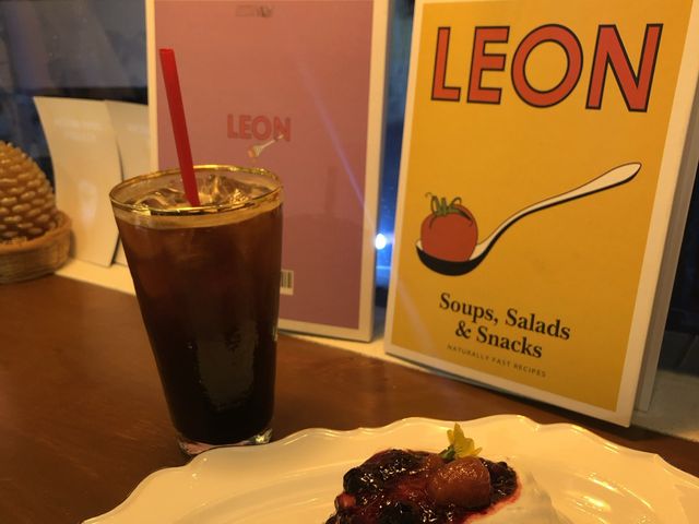 회기동 카페, 에잇올리