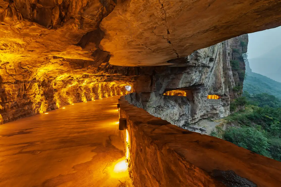 Hotels near Hongyanda Canyon