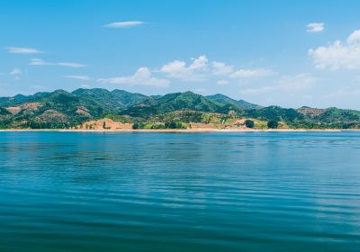 Большой черный водохранилище