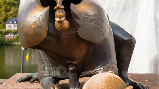 Brass Monkey Statue