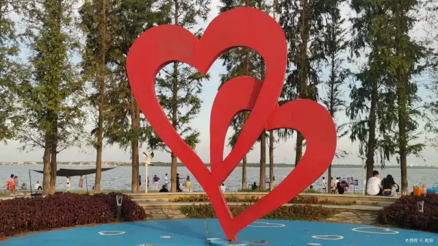 Hotels near True Love Pier