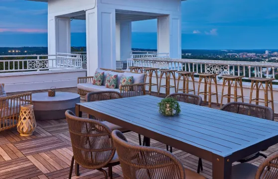 Six South Rooftop Bar