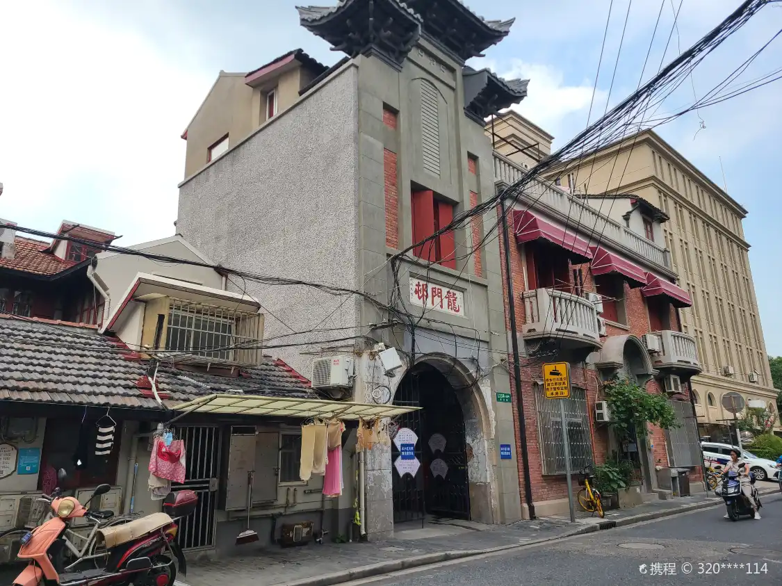 Hotels near Longmen Village
