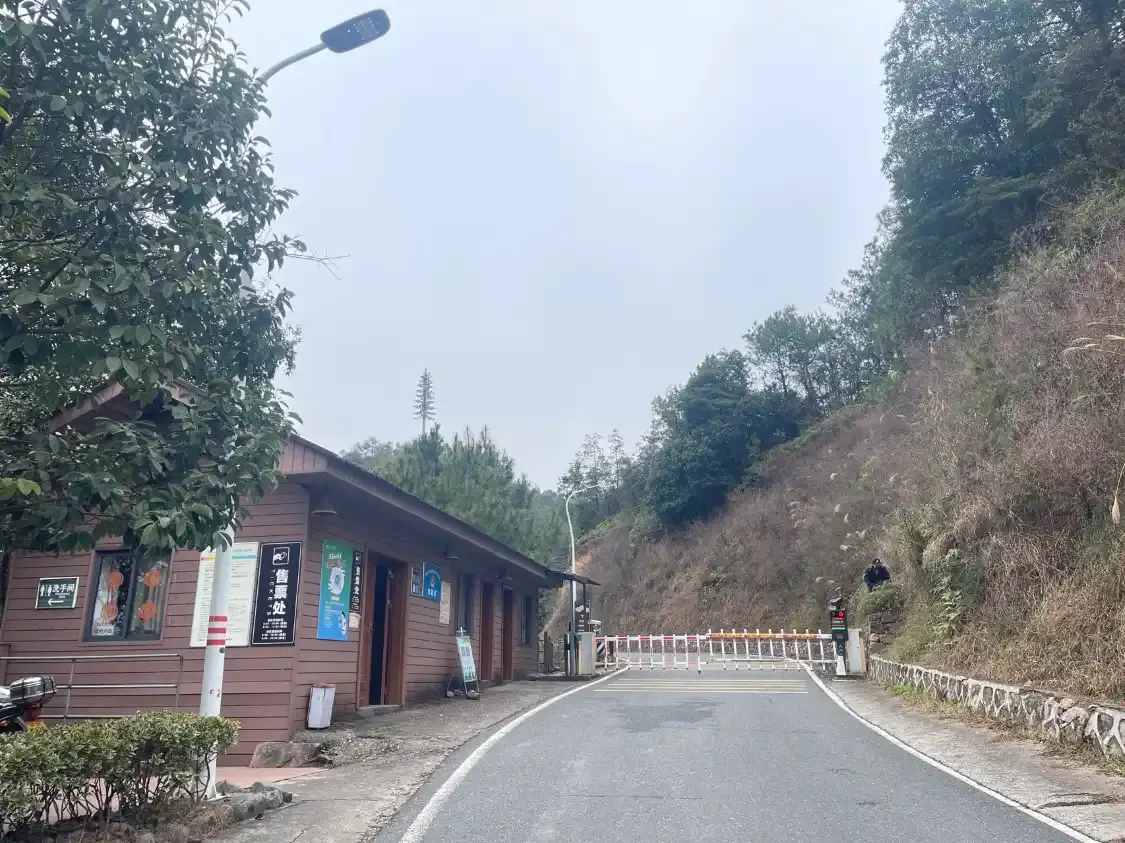 Hotels near Yashan Forest Farm