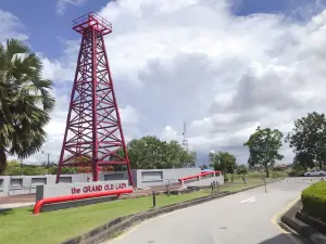 The Grand Old Lady - Canada Hill