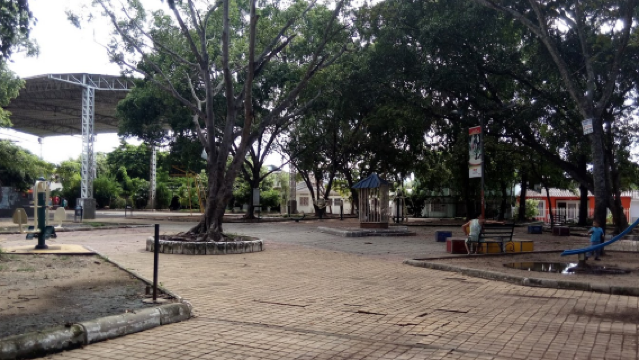- Polideportivo Barrio Santa Inés Park