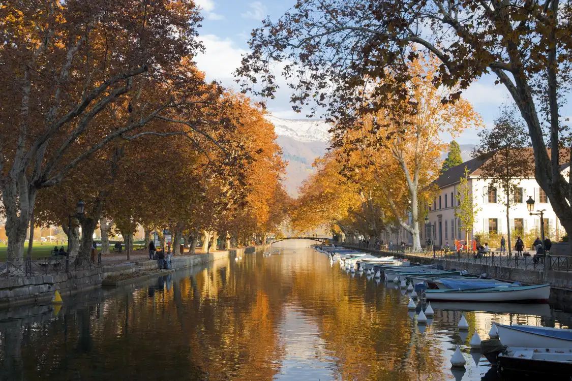 Hotels near Pont des Amours