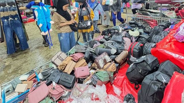 Senggol Night Market