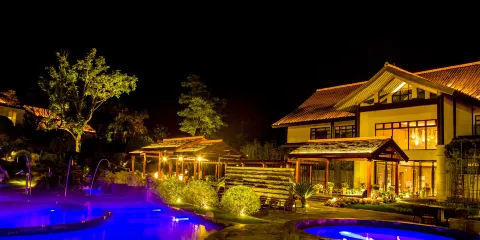 花間池春上温泉公園