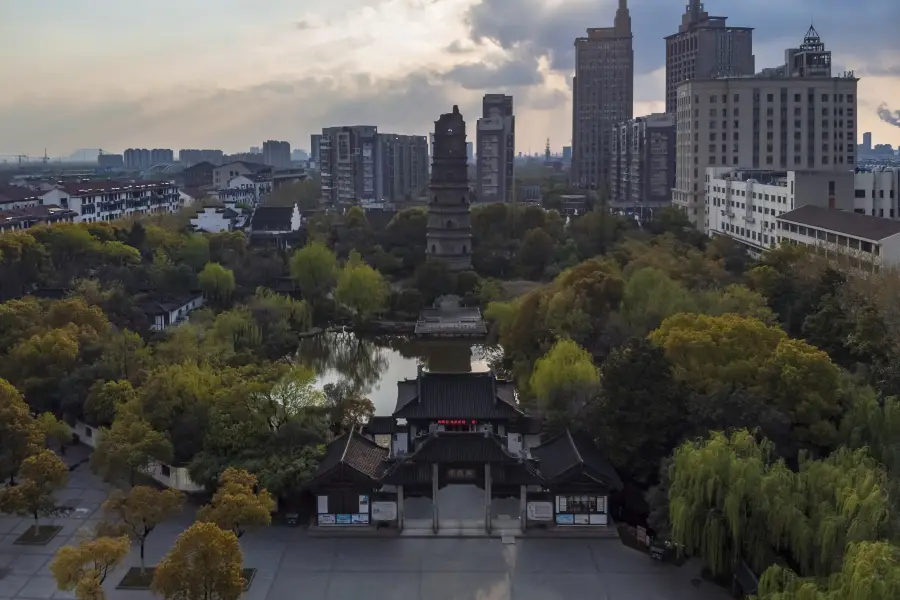 Xingguo Park (East Gate)