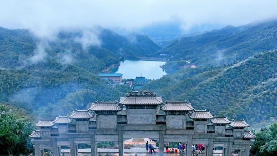 祝聖寺，位於湖南省衡陽市南嶽區南嶽鎮東街，距南嶽廟半里許，是