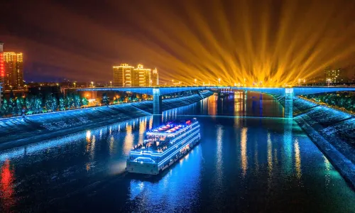Yangtze River Night Cruise (Ferry Trip to Three Gorges)