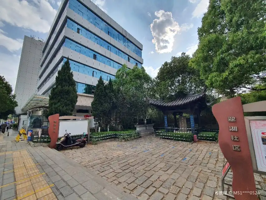 明永曆帝殉國處碑附近的飯店