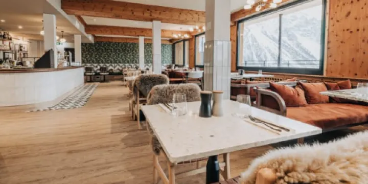 Alpensand Panoramic Restaurant & Social Club