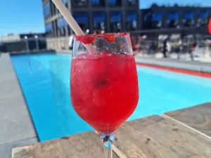 RED Roof bar