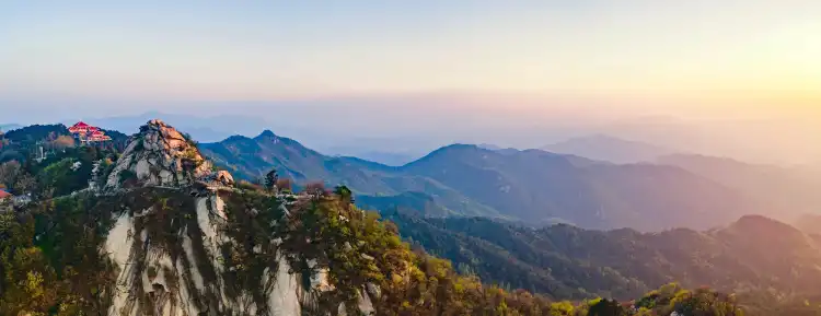 Hotels near Kikungshan Scenic Area