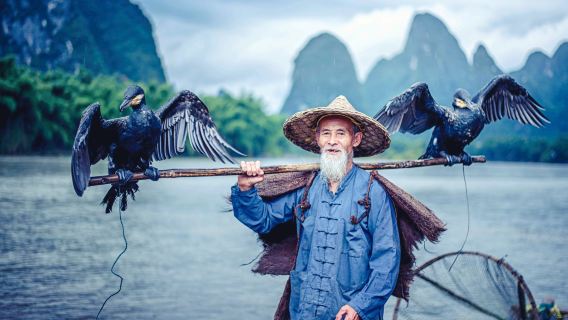 Private Tour:Li River Bamboo Raft with Xianggong Hill and Yulong River Side Walking