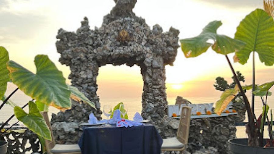 Malini Uluwatu - SEAFOOD & SUNSET