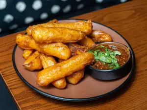 K H A O • S O I - カ オ • ソ ー イ