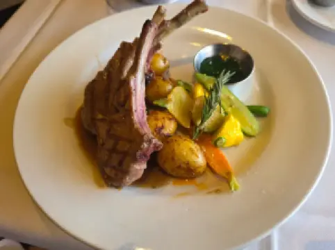 Caesar's Restaurante Bar