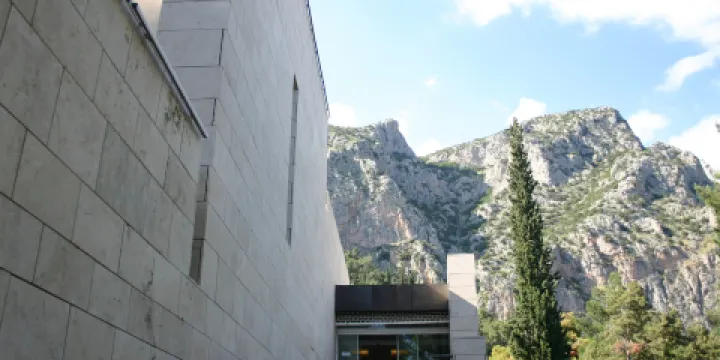 德爾菲考古博物館