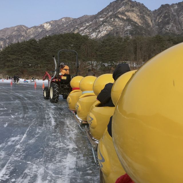 산속의 커다란 우물 같은 ‘산정호수’