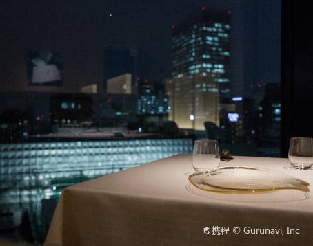Beige Alain Ducasse Tokyo