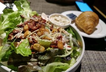 M One Cafe Daan User Photo