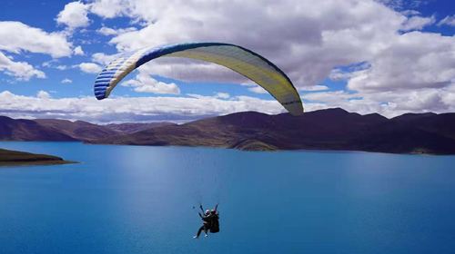羊卓雍措(羊湖)國際滑翔傘基地
