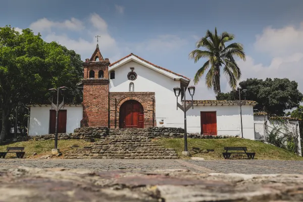 Hotel dekat La saga relojería cc el tesoro local 28