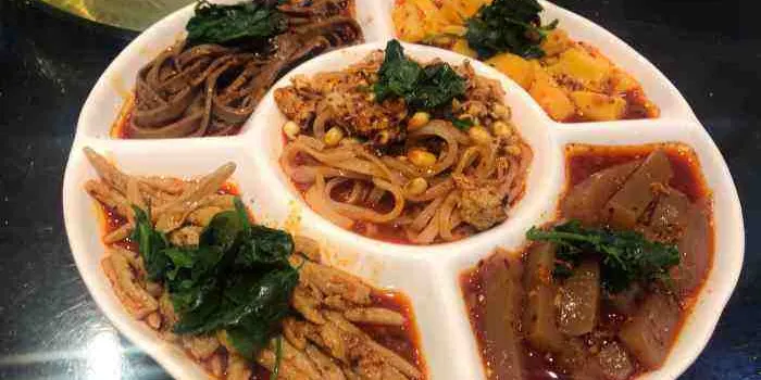 Lingshijiawaijiaqishan Noodles