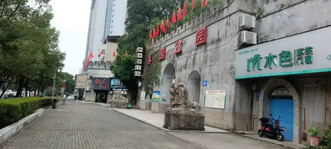 봄 정원 주변 호텔