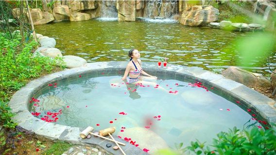 Jiutian Hot Spring