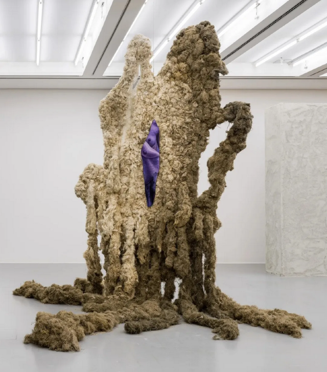 Klara Hosnedlová: Umarmung | Hamburger Bahnhof-Nationalgalerie der Gegenwart