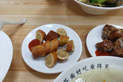 在这里厦门特色小吃店