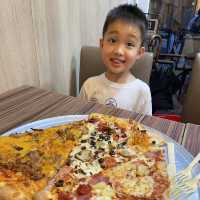 【 好味又多選擇的超大塊Pizza 】
