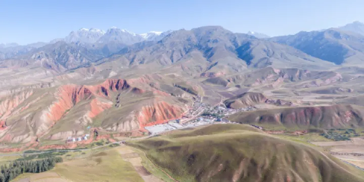 卓爾山風景區-千兵崖